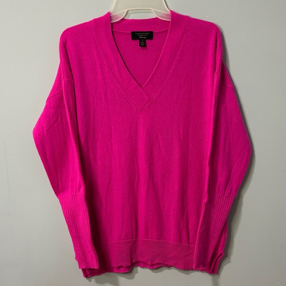 Charter Club Cashmere Old Money Quiet Luxury Vibrant Fuchsia V-Neck Sweater - Picture 2 of 4